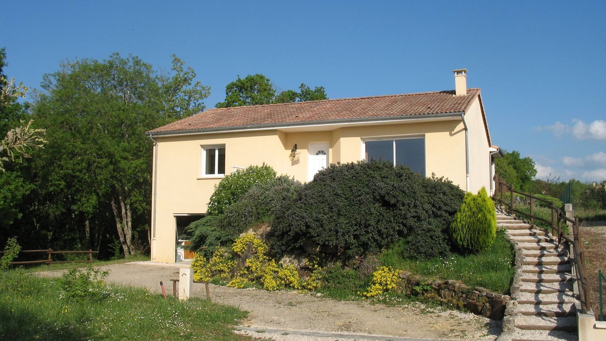 Le Roc House | New country house overlooking a small village at the edge of the Dordogne