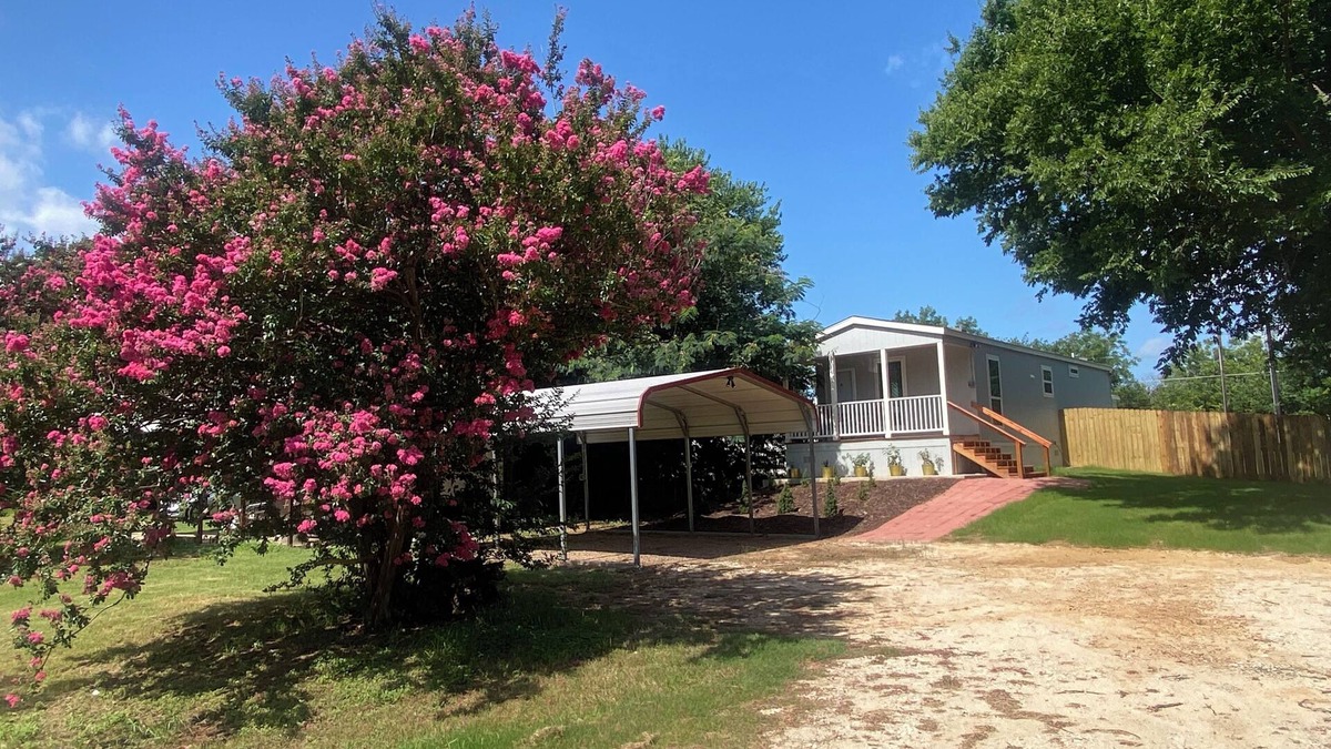 Granbury House | New Cozy 1 Bedroom/Bath HomeOnly 5 Minutes To Granbury’s Historic Square/Lake