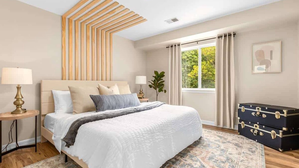 Roseville Apartment | New! Cozy 1BR Upper Unit in the Heart of Roseville
