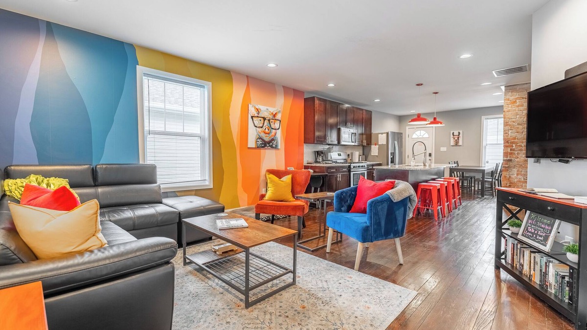 Fountain Square House | NEW! Cozy 2BR/Pet-Friendly/5 Min to Downtown