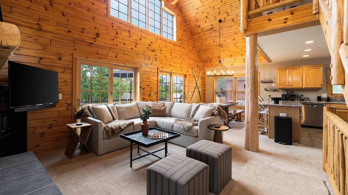 Gaylord Cabin | New cozy 4-bedroom cabin 100yrd from golf/ski with WiFi, AC in brilliant Gaylord