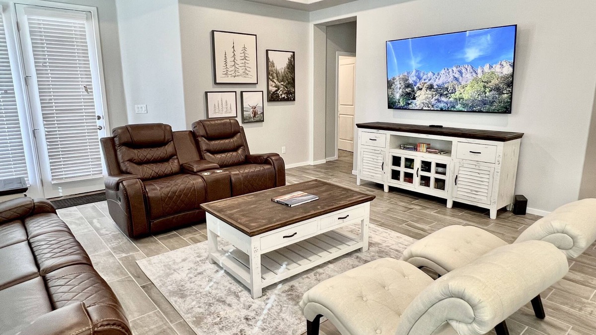 Las Cruces House | ⭐️ New Cozy Alamo Casita 4br/2ba with Mini Golf in the backyard.