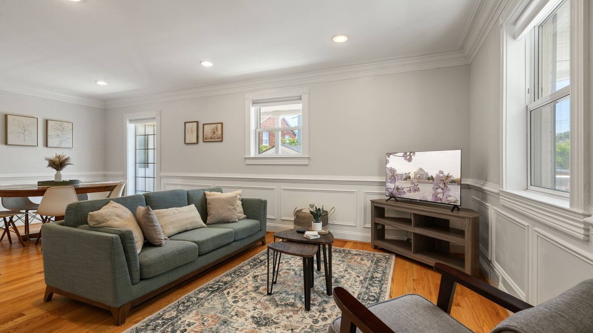Potomac West House | NEW! Cozy Arlington Home Near DC