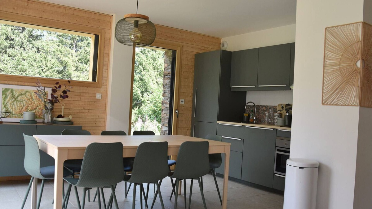 Pralognan-la-Vanoise Ski Chalet | New Cozy Chalet, Near Center, with Terrace & Parking