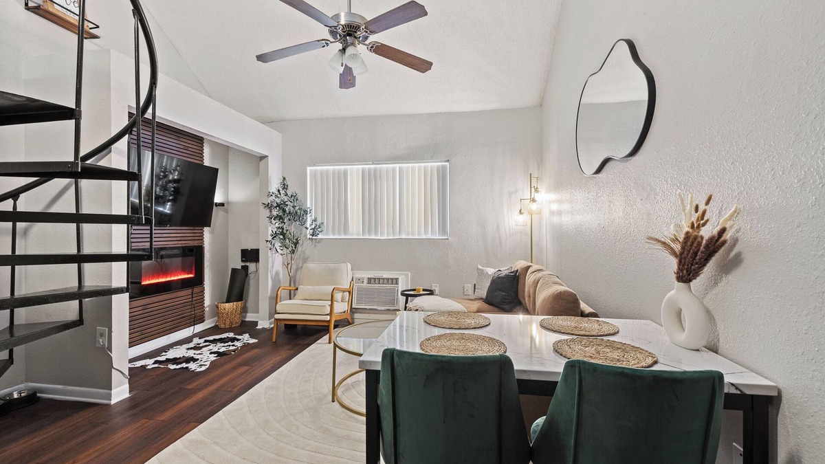 North Tampa Apartment | NEW Cozy Getaway/Pool/Gym/Fireplace/Heart of Tampa Stay