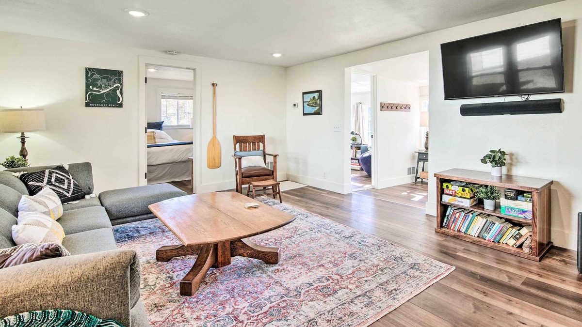 Rockaway Beach Cottage | NEW! Cozy Lakeside Cottage ~ 11 Mi to Dtwn Branson