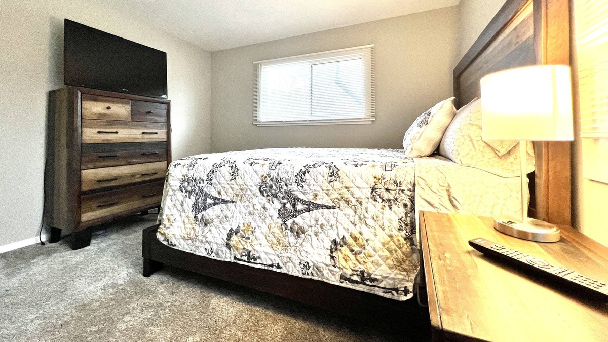West Lafayette House | New! Cozy Quiet Cottage Near Purdue, Large Fenced Backyard!