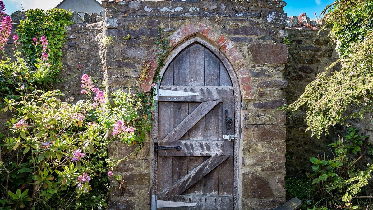 St Davids Cottage | New Cross House is a Visit Wales 5 star property.