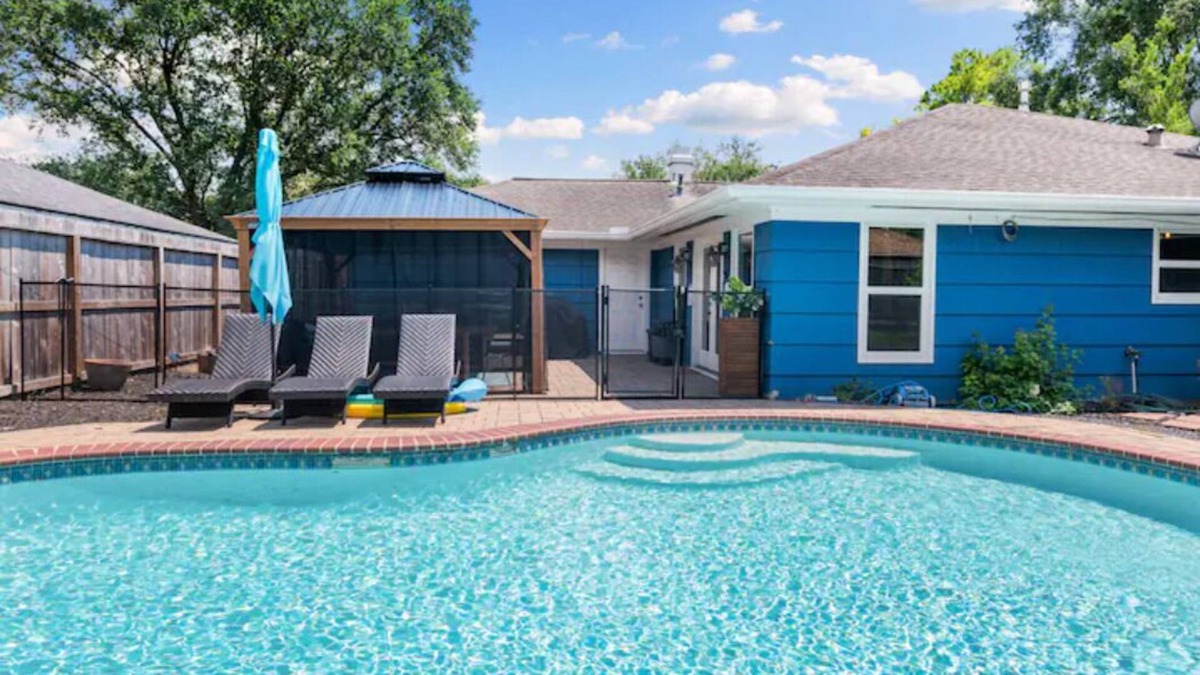 Braeswood Place House | NEW! Crystal Blue Urban Sanctuary near NRG MDACC