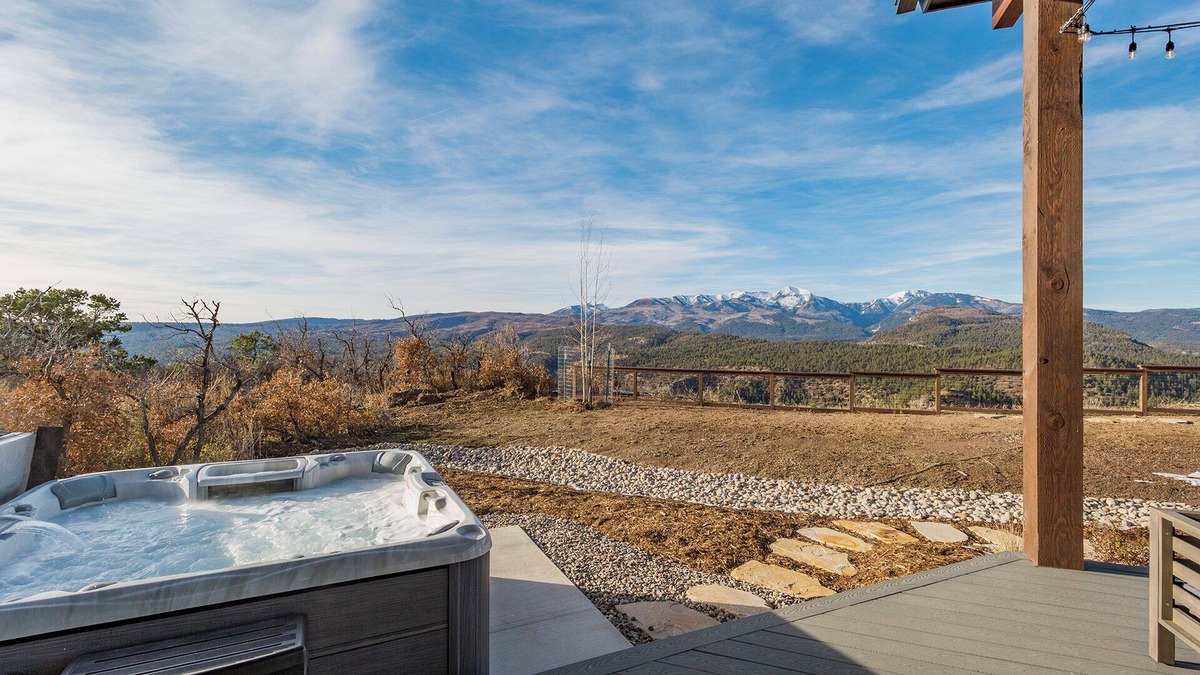 Durango House | New Custom Home on 35 Acres - Amazing Mtn Views -15 Min to DGO - AC/Hot Tub