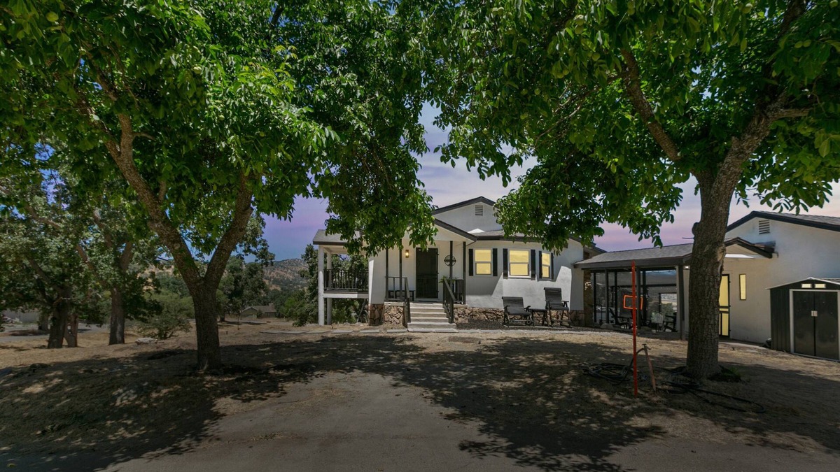 Stallion Springs House | NEW! Desert Mountain Escape with Private Hot Tub