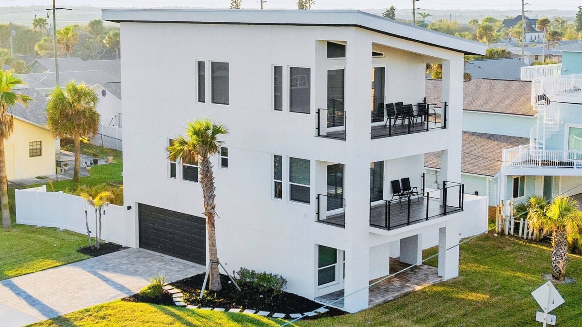 Port Orange House | NEW Directly Across from Beach with Pool