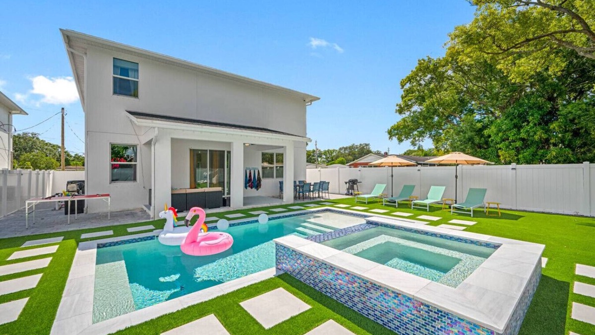 Tampa House | NEW-Disco Villa Getaway w/Pool Spa &More|Sleeps 19