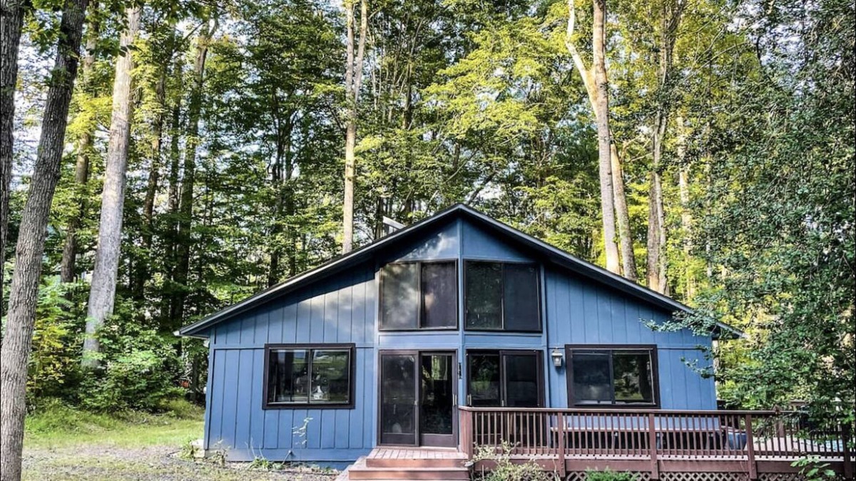 Locust Grove Cottage | *NEW* Dog-friendly Cottage with Lake/Beach Access