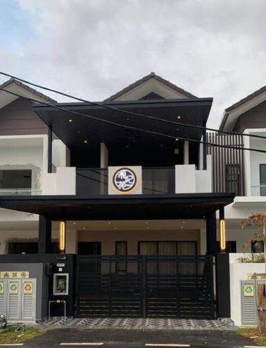 Muar House | [New Double Storey] 12 to 14 Pax - SG ABONG - BRIGHT INN HOMESTAY