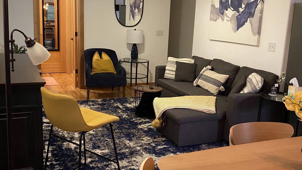 Historic Railroad District House | New Downtown 3 Bedroom Upstairs Flat with views