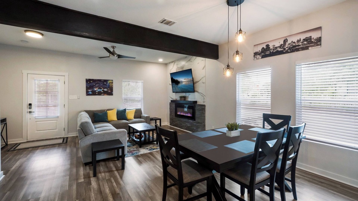 Downtown San Antonio House | New! Downtown family getaway!
