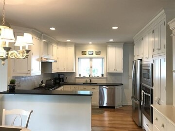 Harbor Springs House | New downtown Harbor Springs large groups, wedding parties, famiyl gatherings,