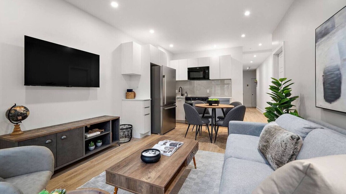 International District Apartment | New Downtown MTL Old port 2 BR 2 BA + Parking