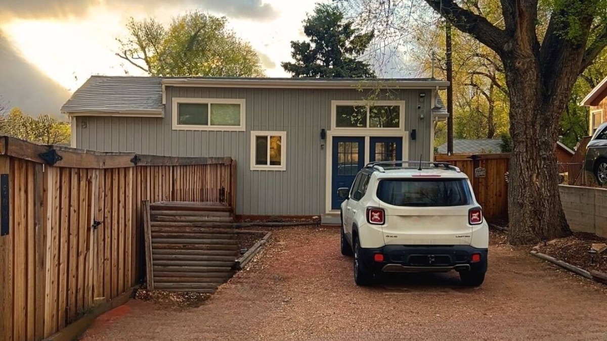 Colorado Springs Cottage | New, Eco-friendly, Mountain Views, Peaceful Backyard, King Bed, Dog Friendly