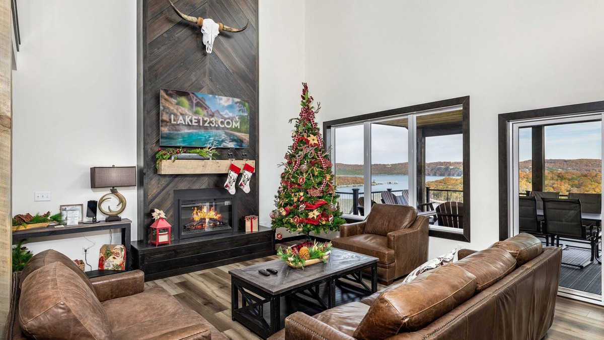 Kimberling City House | NEW! Escape to a Private Lakefront Branson Cabin Two Pools Free Resort Amenities