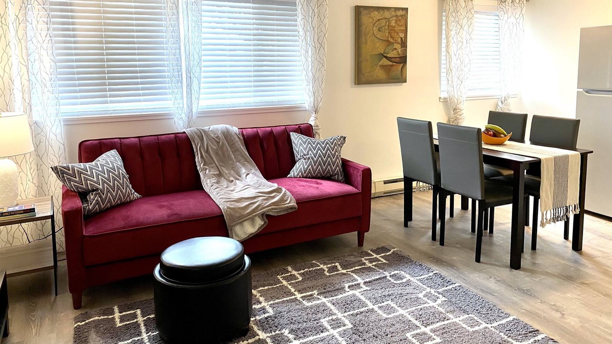 West Woodland Apartment | New & Fab! Centrally located in Ballard