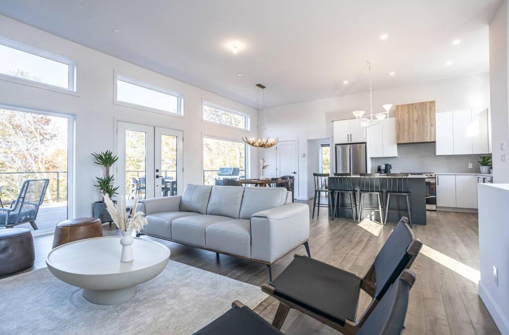 La Conception Ski Chalet | NEW Family Chalet for 12 people and Spa Mont Tremblant