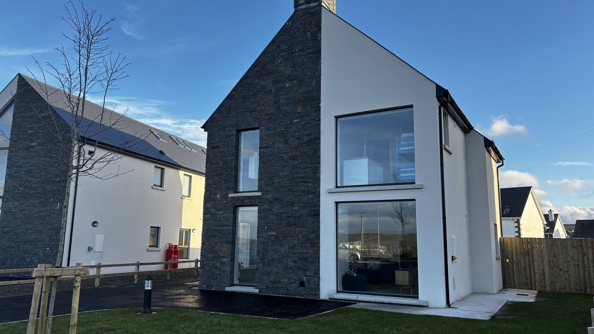 Ballyshannon House | New | Family Haven | Walk to Beach | Large Garden