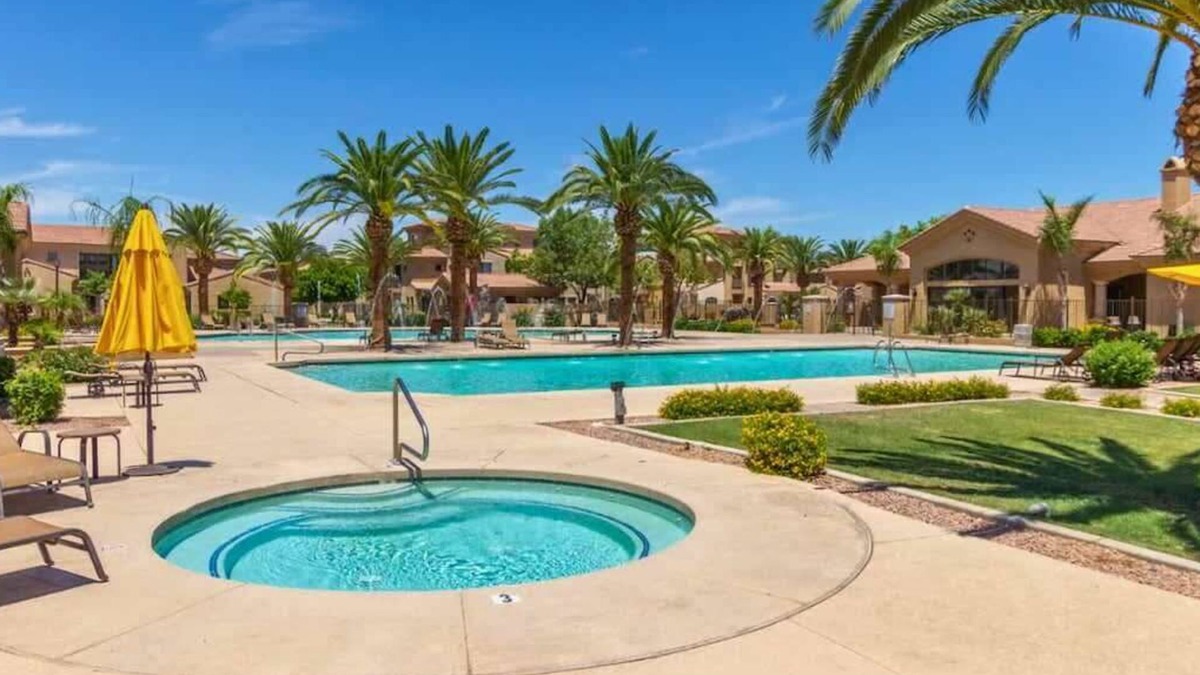 Mesa Condo | *NEW* Family Oasis Getaway! 2 Pools, Spas & Gym!