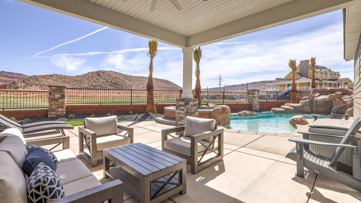 St. George Villa | New | Family Reunions | Corporate Retreats | Private Pool | Sleeps 23
