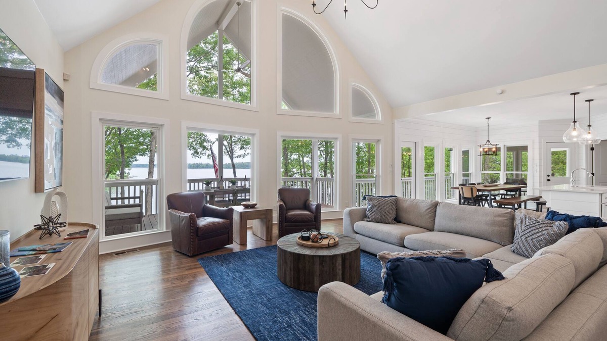Lake Oconee House | New! Fast Wi-Fi, Luxury Lake Property, Arcade, Close to Dining & Shopping!