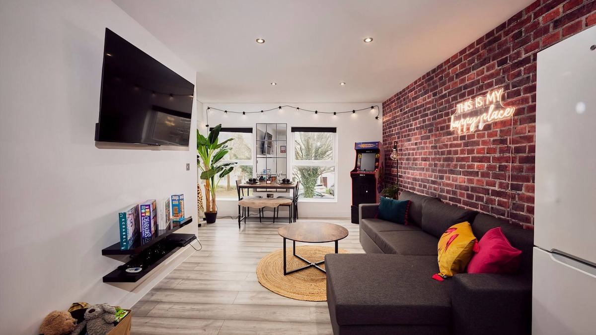 Luton Apartment | New Flat~FREE Parking~PS4~WORKSPACE