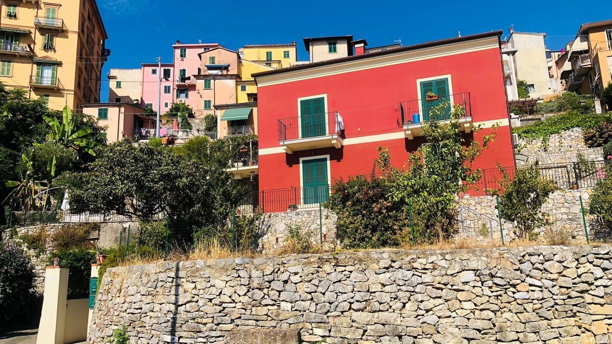 La Spezia Apartment | NEW FLAT IN A QUIET AREA WITH PROVAT PARKING LOT AND GARDEN