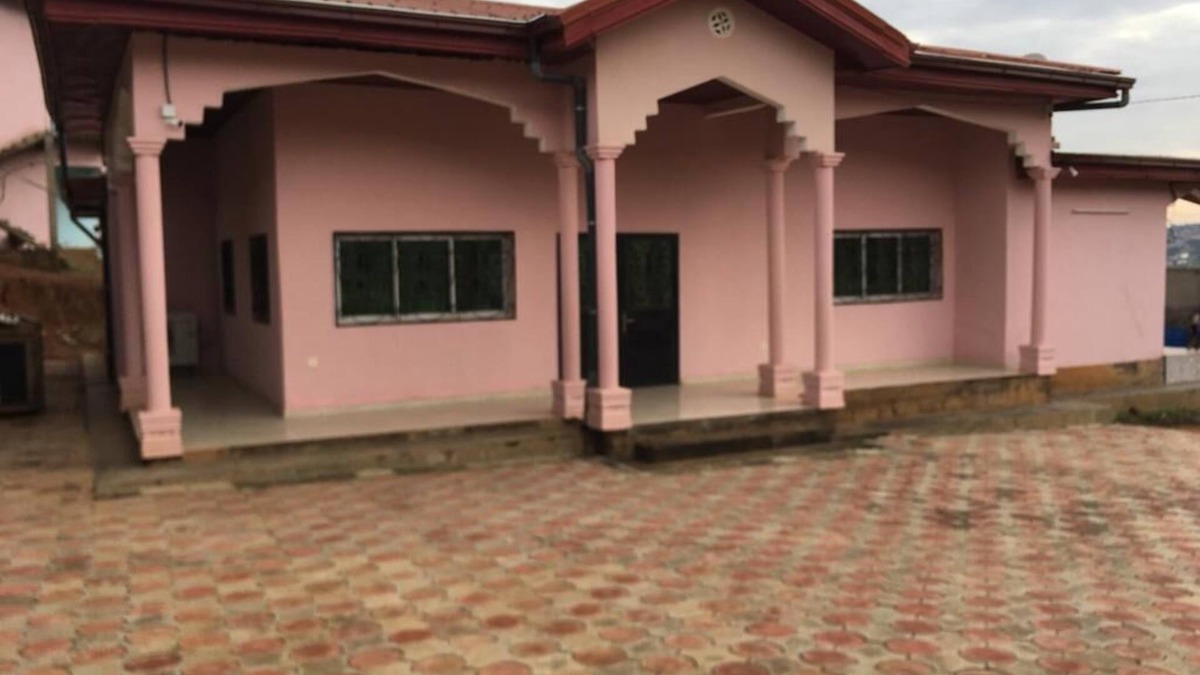 Yaounde House | New furnished house in a secure camp