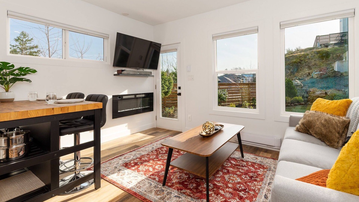 Victoria Apartment | New Garden Studio I ProClean I Skylight I Rain Shower I Nespresso I Free Parking