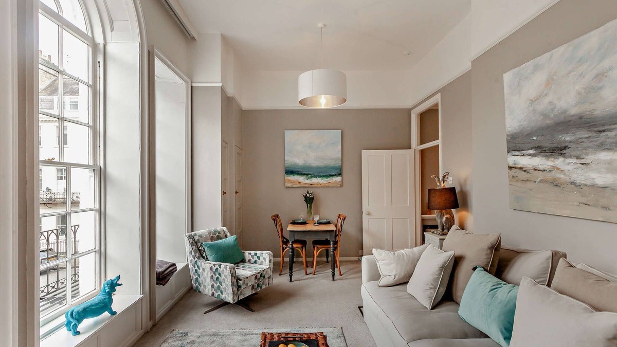 Upper Town Cottage | New- Georgian Retreat - an apartment that sleeps 2 guests in 1 bedroom