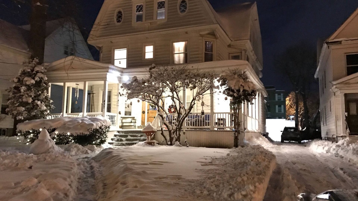 Albany House | /New Giant Victorian 7beds 6 baths