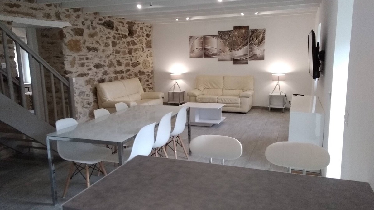 Plomodiern House | New gîte for 6 people 110 m² in a quiet location 5.2 km from the beach