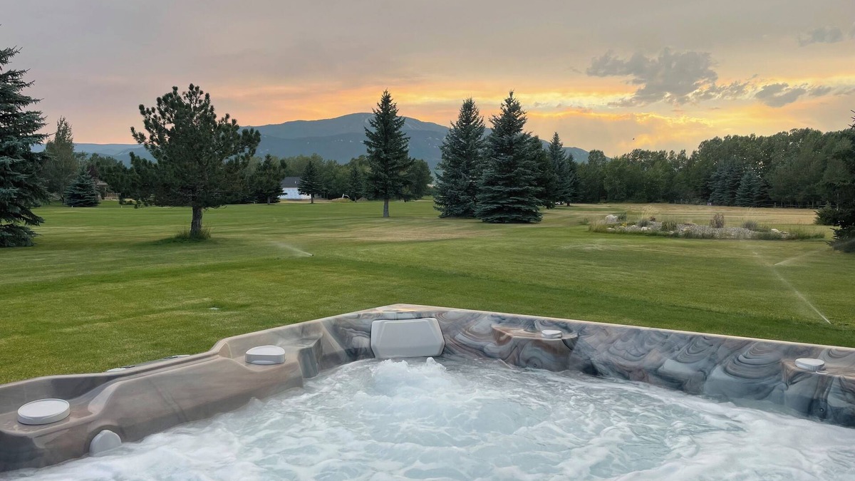 Red Lodge House | NEW Golf Course Home + MTN views + Hot Tub