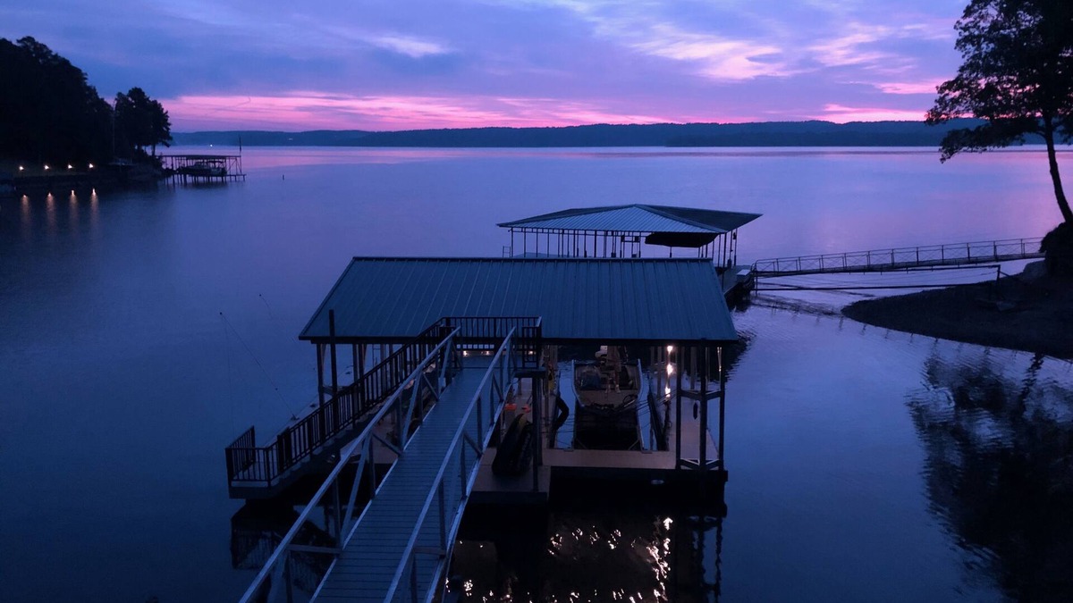 Counce House | NEW! Gorgeous Lake Front Home With Beautiful Views of Pickwick Lake