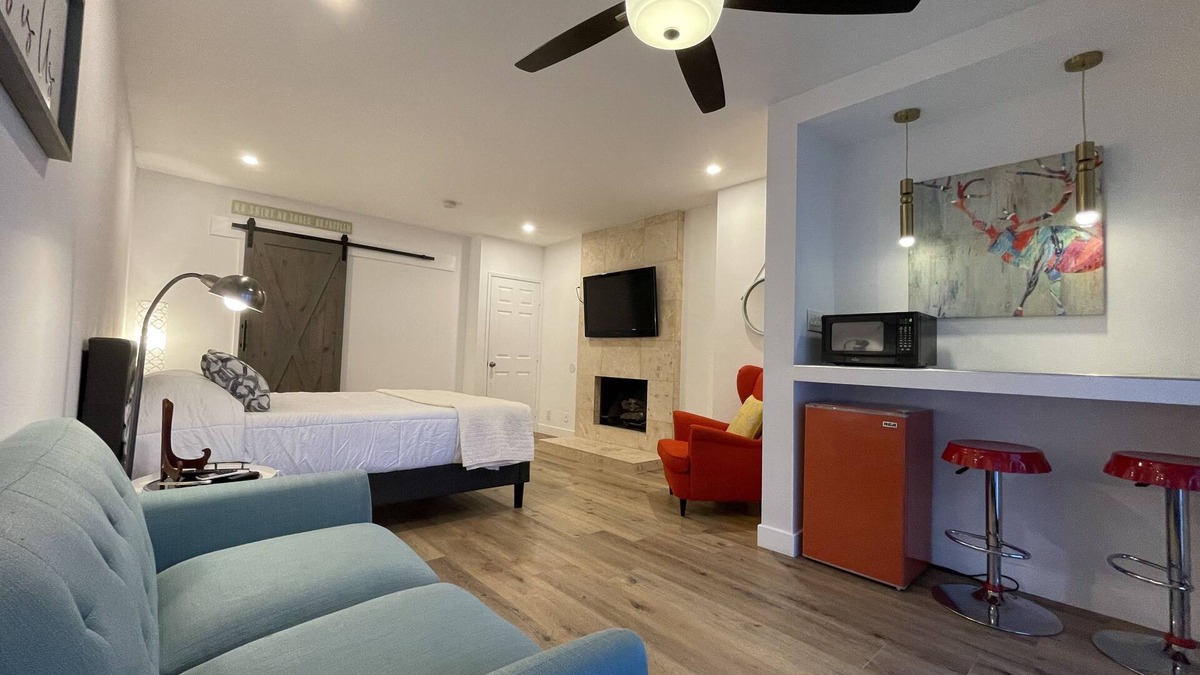 Northwood Apartment | New Gorgeous Studio with Private Entrance, Ensuite and Laundry