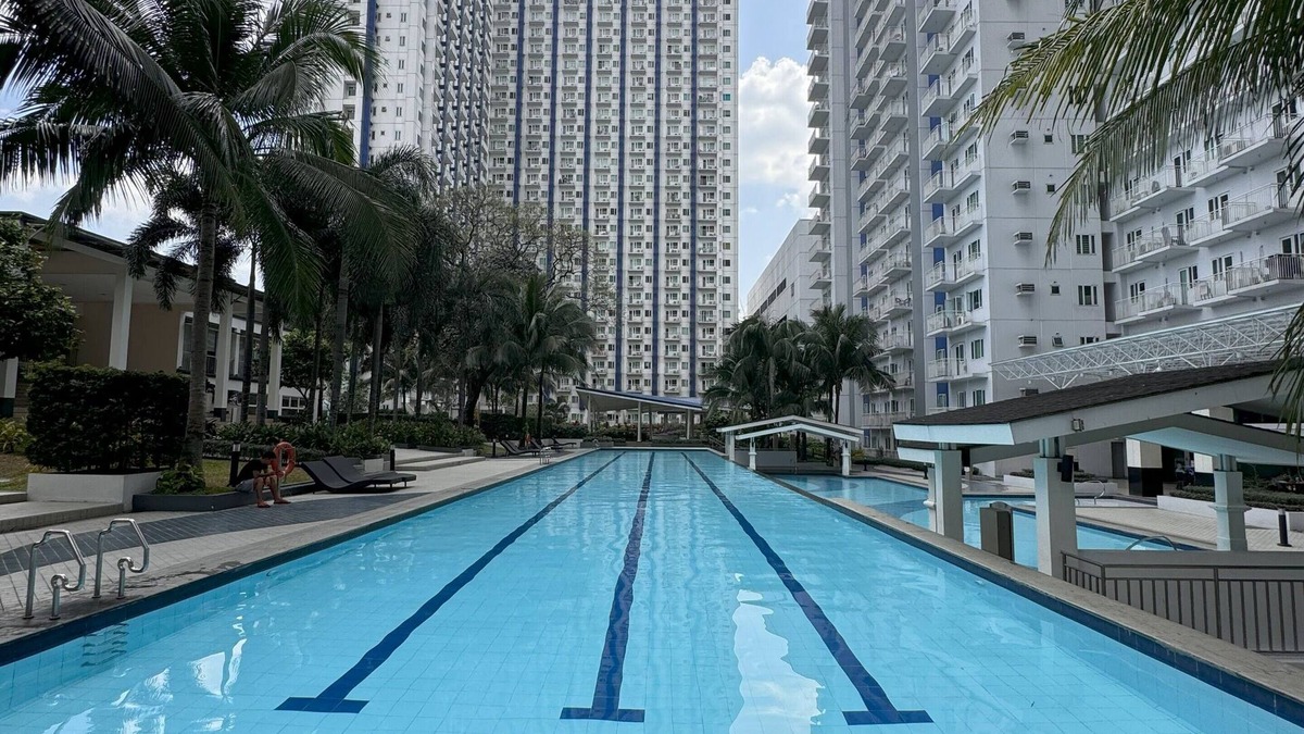 Santo Cristo Condo | New GRASS residence condo near SM North EDSA modern, POOL, Home Away from Home