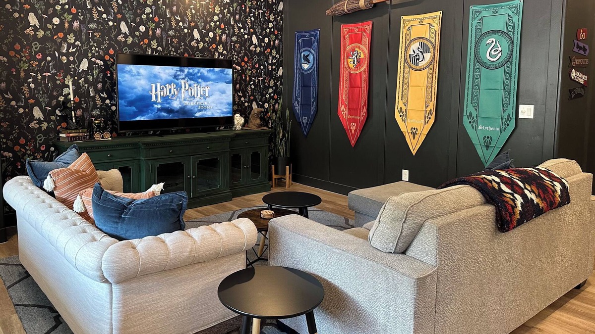 Cedar City House | NEW Harry Potter Themed TWO King Size Beds Cozy Mountain View’s!