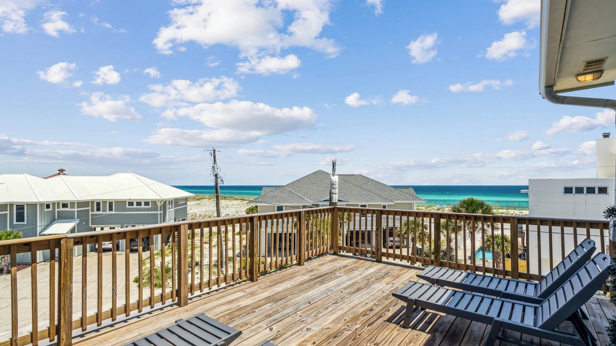 Villa Primera House | New heated pool, Beach Gear, Great for Families, Direct Beach Access, Gulf Views