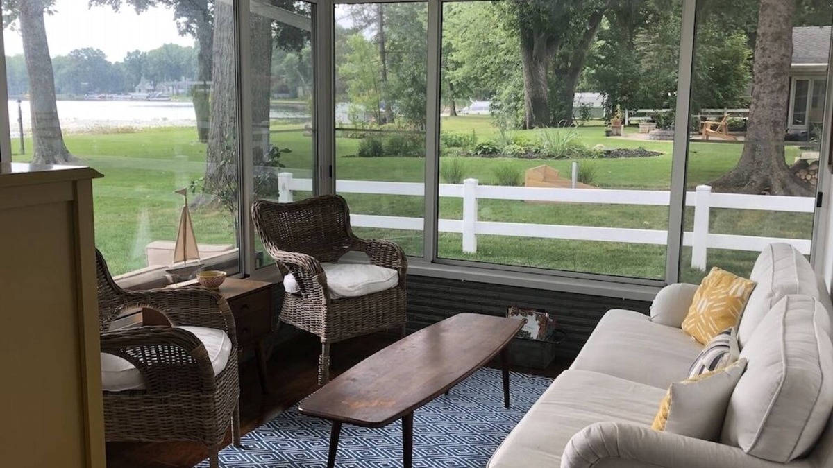 Hillsdale Cottage | NEW! Hillsdale Lakefront Cottage on Baw Beese Lake with fishing docks & sunroom!