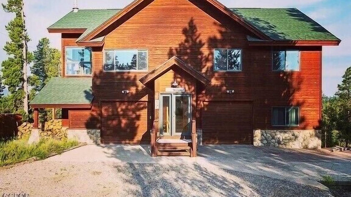 Grand View Highlands Ski Chalet | NEW, Hillside Haven Lodge, 15 mins to Devils Thumb Ranch, Hot tub on 1 acre