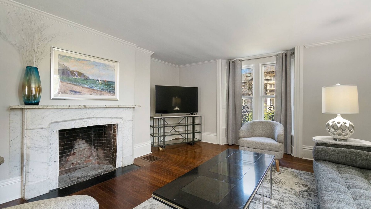 Fifth Ward House | NEW! Historic Townhome - Live among the Mansions 3BR