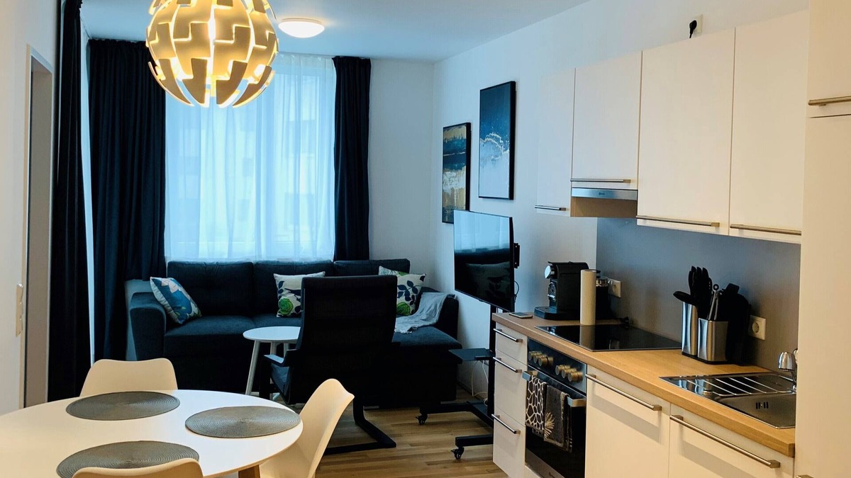Gmunden Apartment | New holiday apartment - close to the center, quiet with parking space and loggia