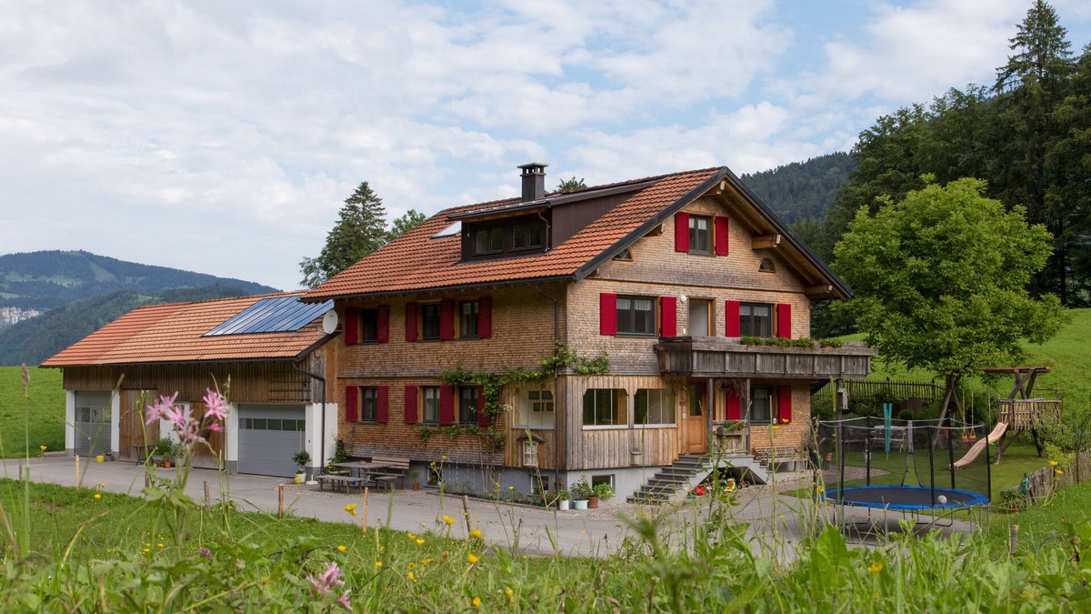 Grossdorf Apartment | New holiday flat in quiet location with a big garden, far from the street