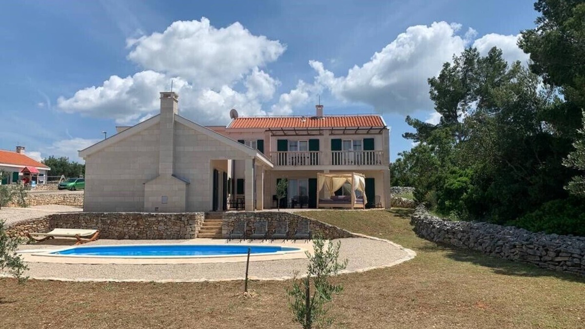 Stari Grad Villa | New holiday villa Milla with private pool and spacious garden